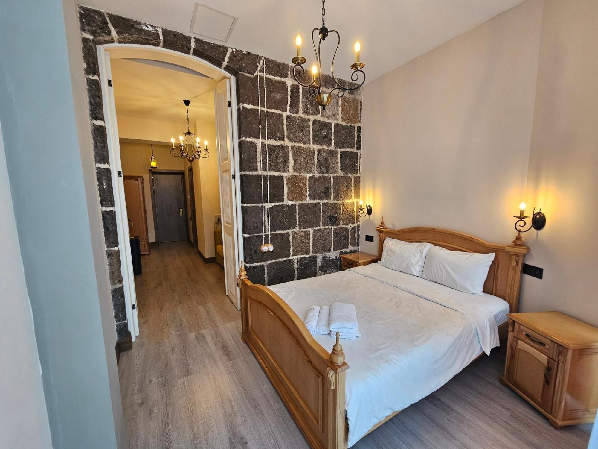 Old Avenue Hotel Gyumri Bagian luar foto