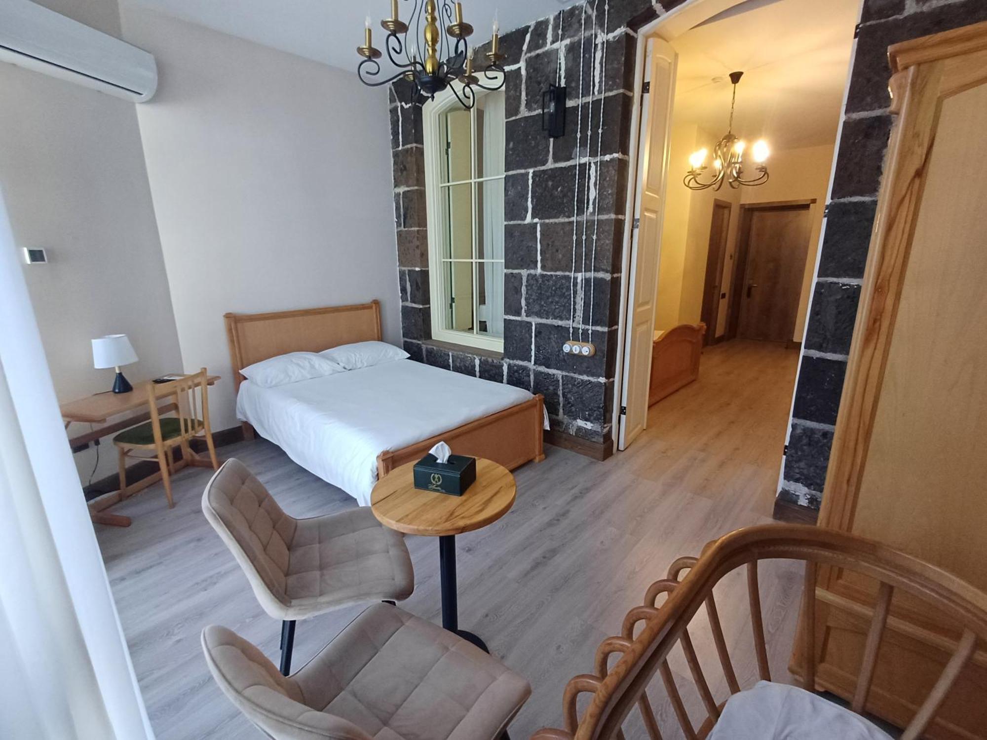 Old Avenue Hotel Gyumri Bagian luar foto
