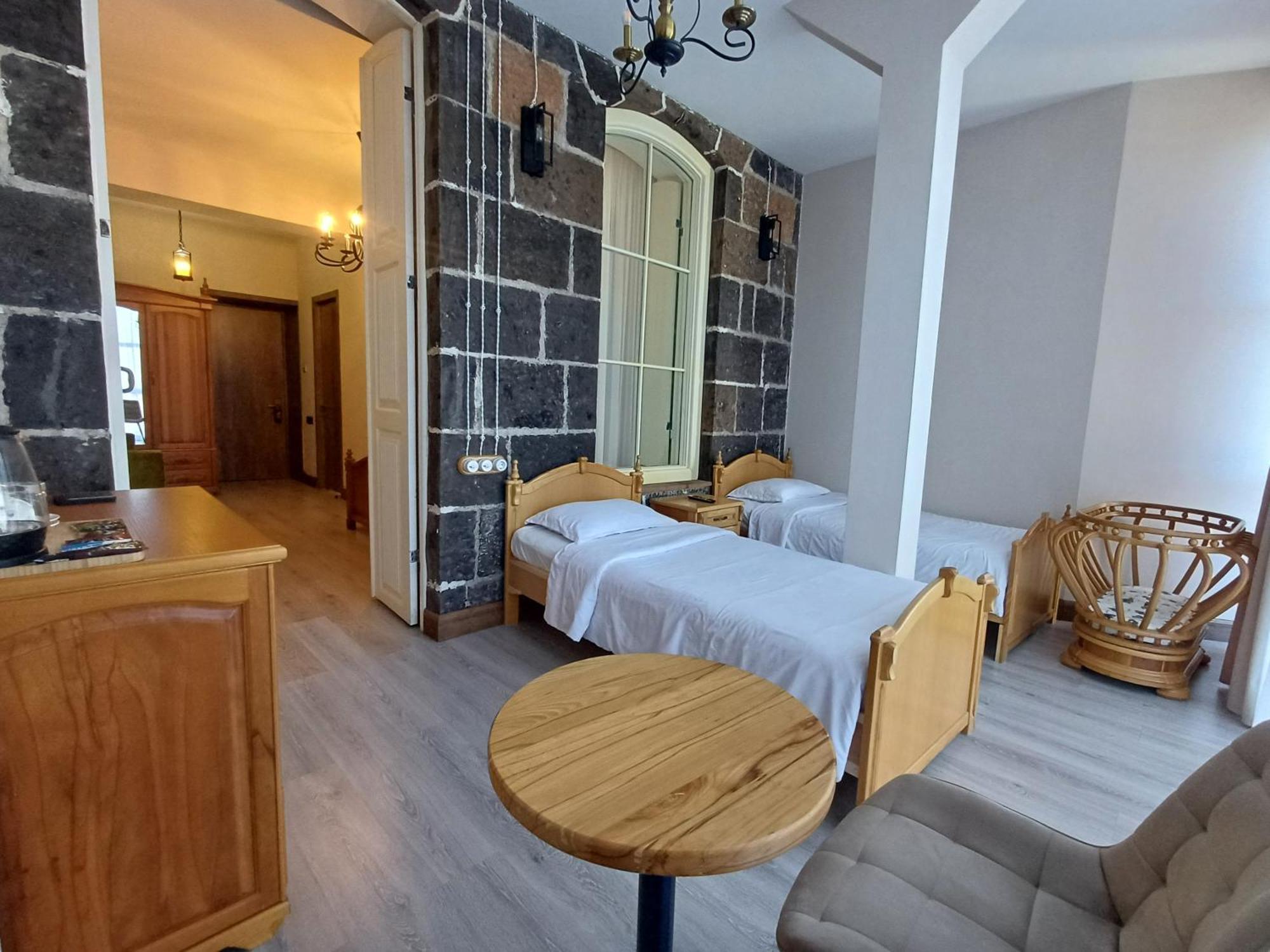 Old Avenue Hotel Gyumri Bagian luar foto