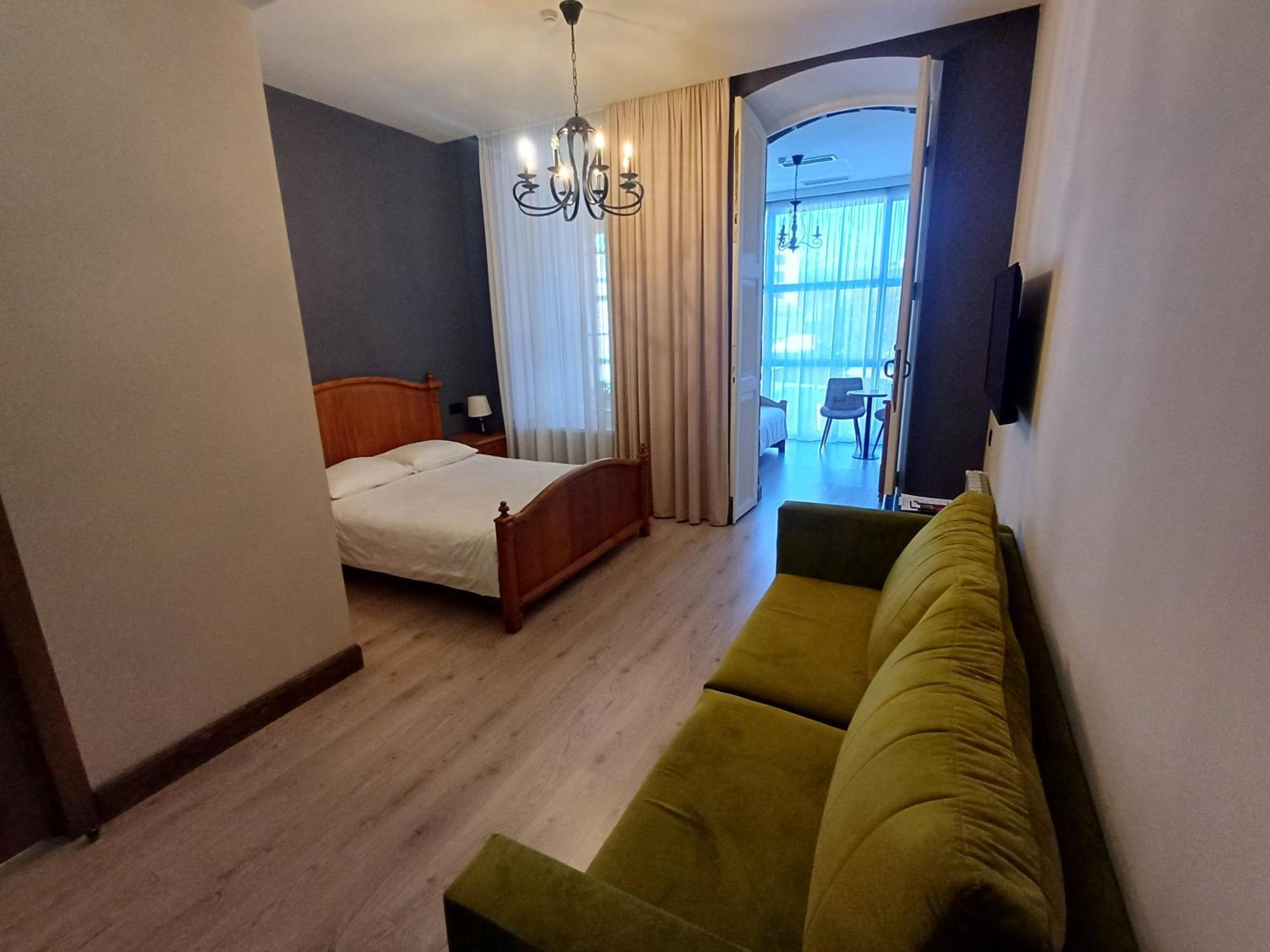 Old Avenue Hotel Gyumri Bagian luar foto
